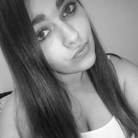 Meet your Posher, Tiffany - Picture 1 of 1